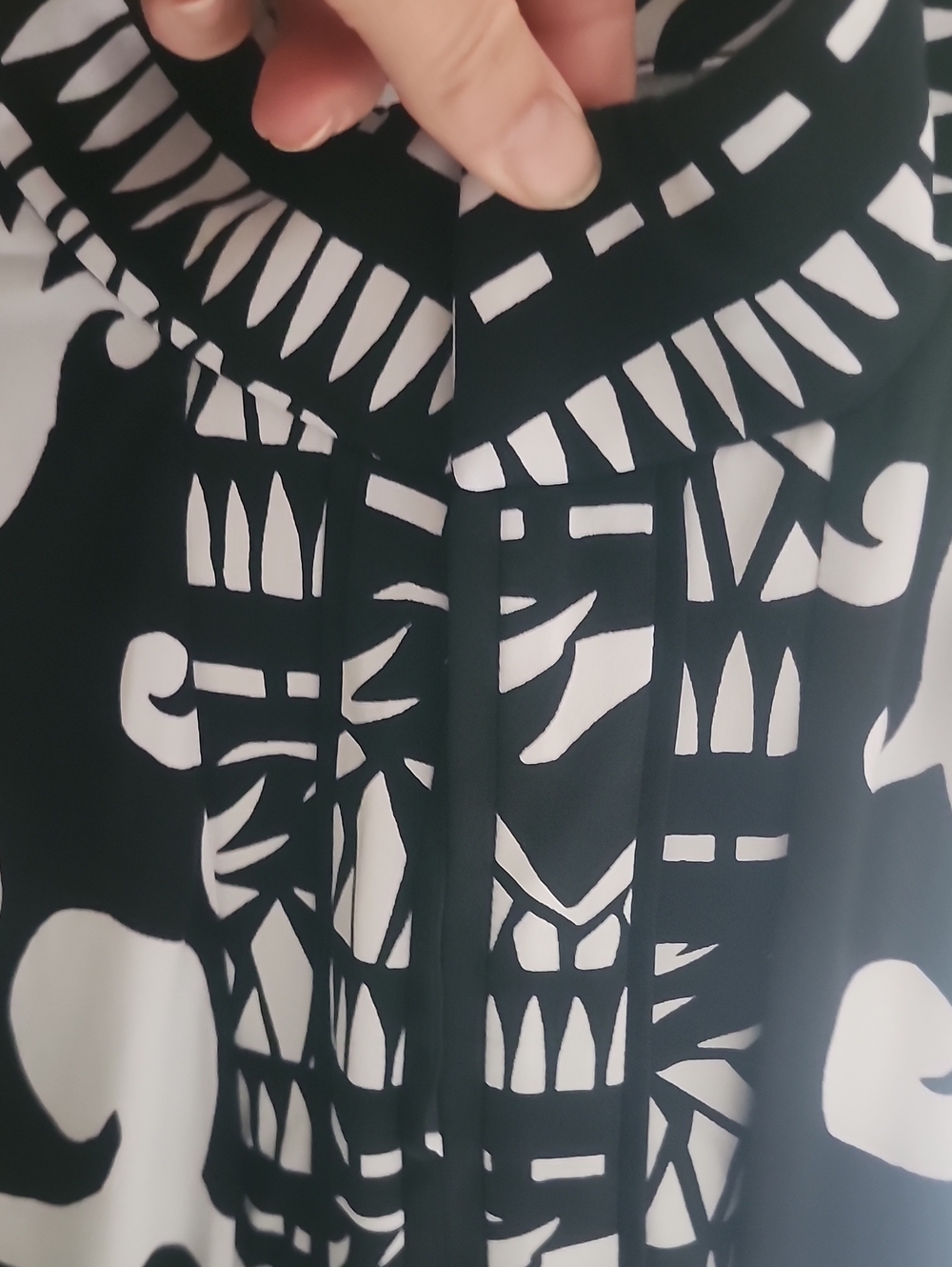White House Black Market Black & White Swirl V-Neck Tunic Size Small - Picture 5 of 16